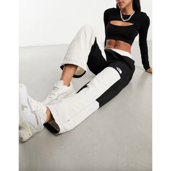 NEW The North Face TNF Nylon straight fit high waist trackies in black and white - Picture 2 of 5